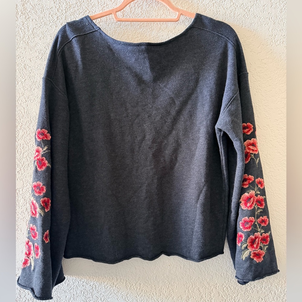 AMERICAN EAGLE OUTFITTERS Floral Embroidered Bell Long Sleeve Sweater Sz Medium - Picture 4 of 13